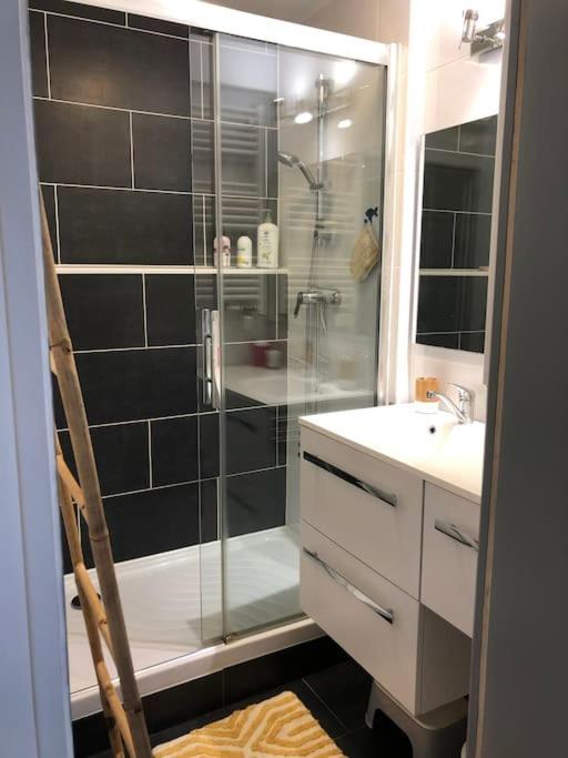 Appartement En Duplex Avec Parking Et Jardinet Bourges Zewnętrze zdjęcie