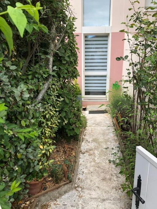 Appartement En Duplex Avec Parking Et Jardinet Bourges Zewnętrze zdjęcie