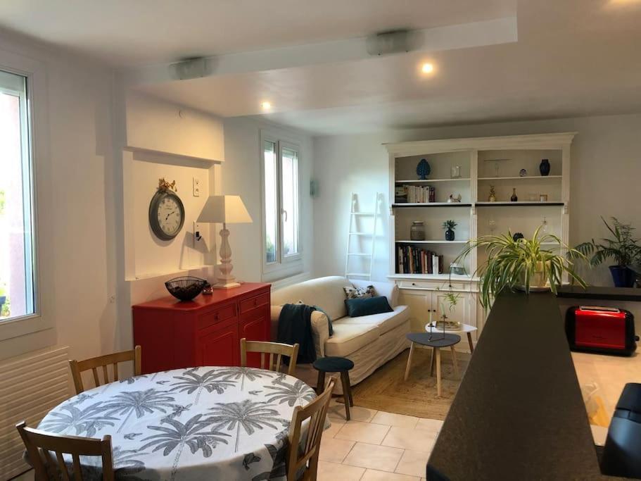 Appartement En Duplex Avec Parking Et Jardinet Bourges Zewnętrze zdjęcie